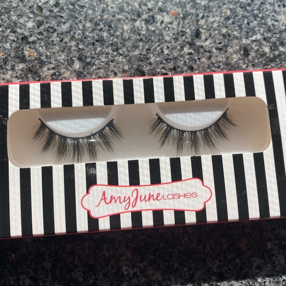 Amy June Lashes - Picture 1 of 3